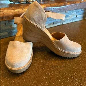Born Tan Wedge Shoes with Suede Finish